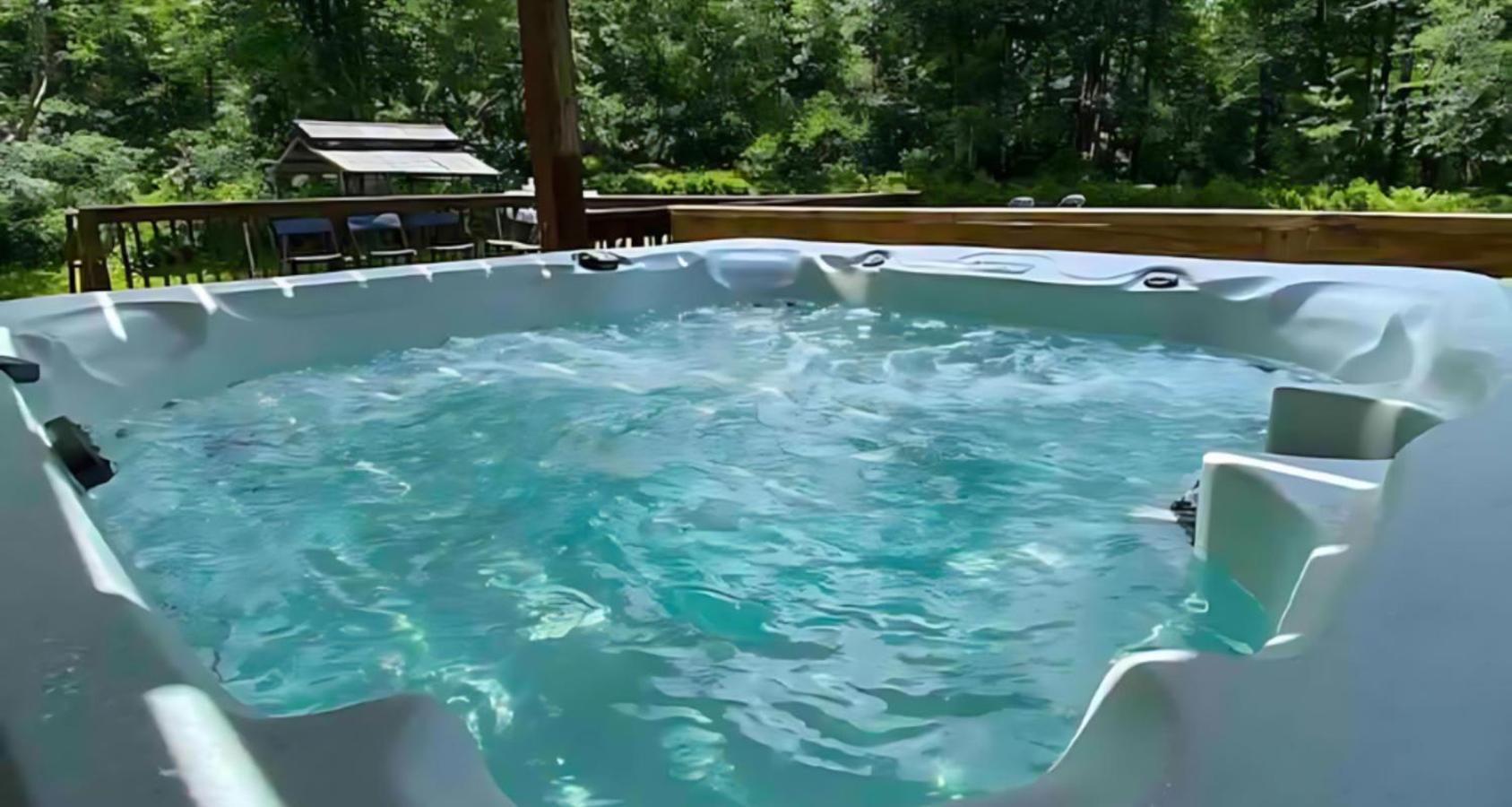 Peaceful Pocono Home With Hot Tub, Gym, & Office Long Pond Eksteriør bilde