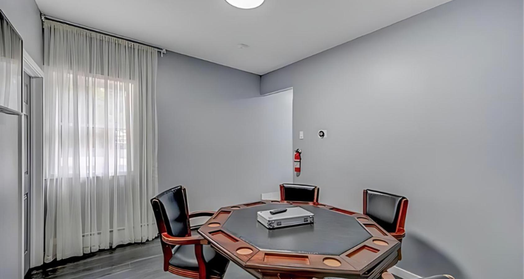 Peaceful Pocono Home With Hot Tub, Gym, & Office Long Pond Eksteriør bilde