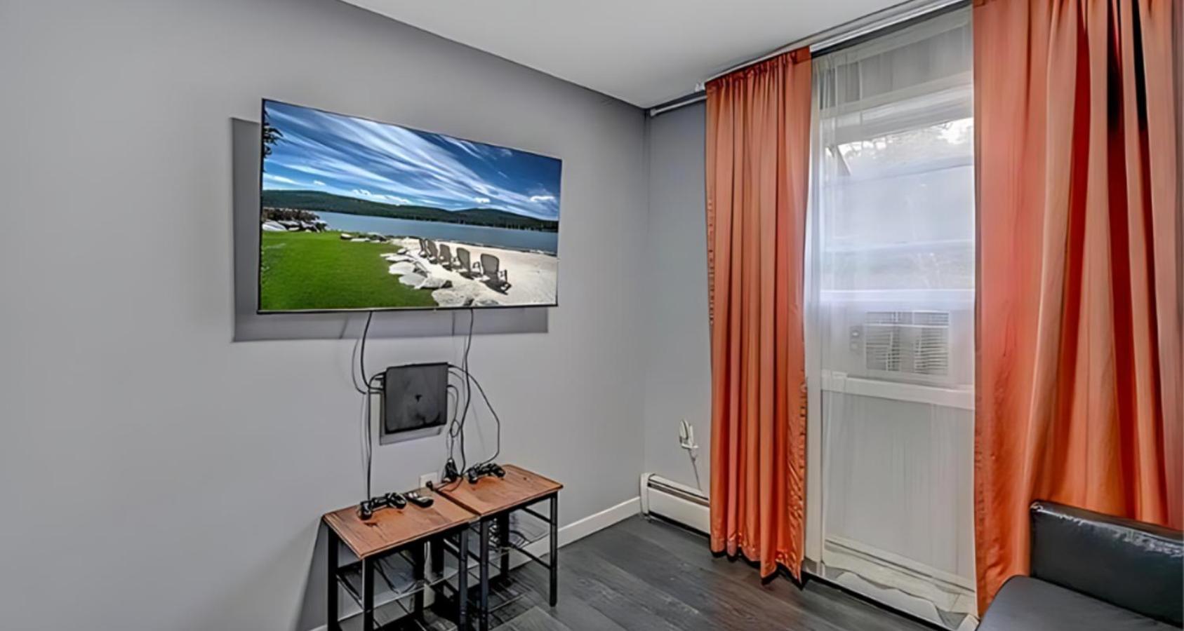 Peaceful Pocono Home With Hot Tub, Gym, & Office Long Pond Eksteriør bilde