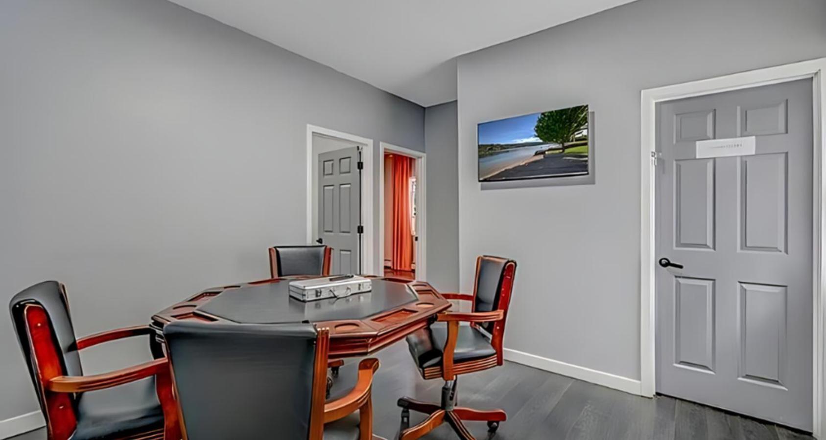 Peaceful Pocono Home With Hot Tub, Gym, & Office Long Pond Eksteriør bilde